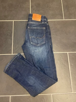 Blåa Jeans - Blåa Jeans ifrån Jack&Jones                                                       Storleken är 28/32
