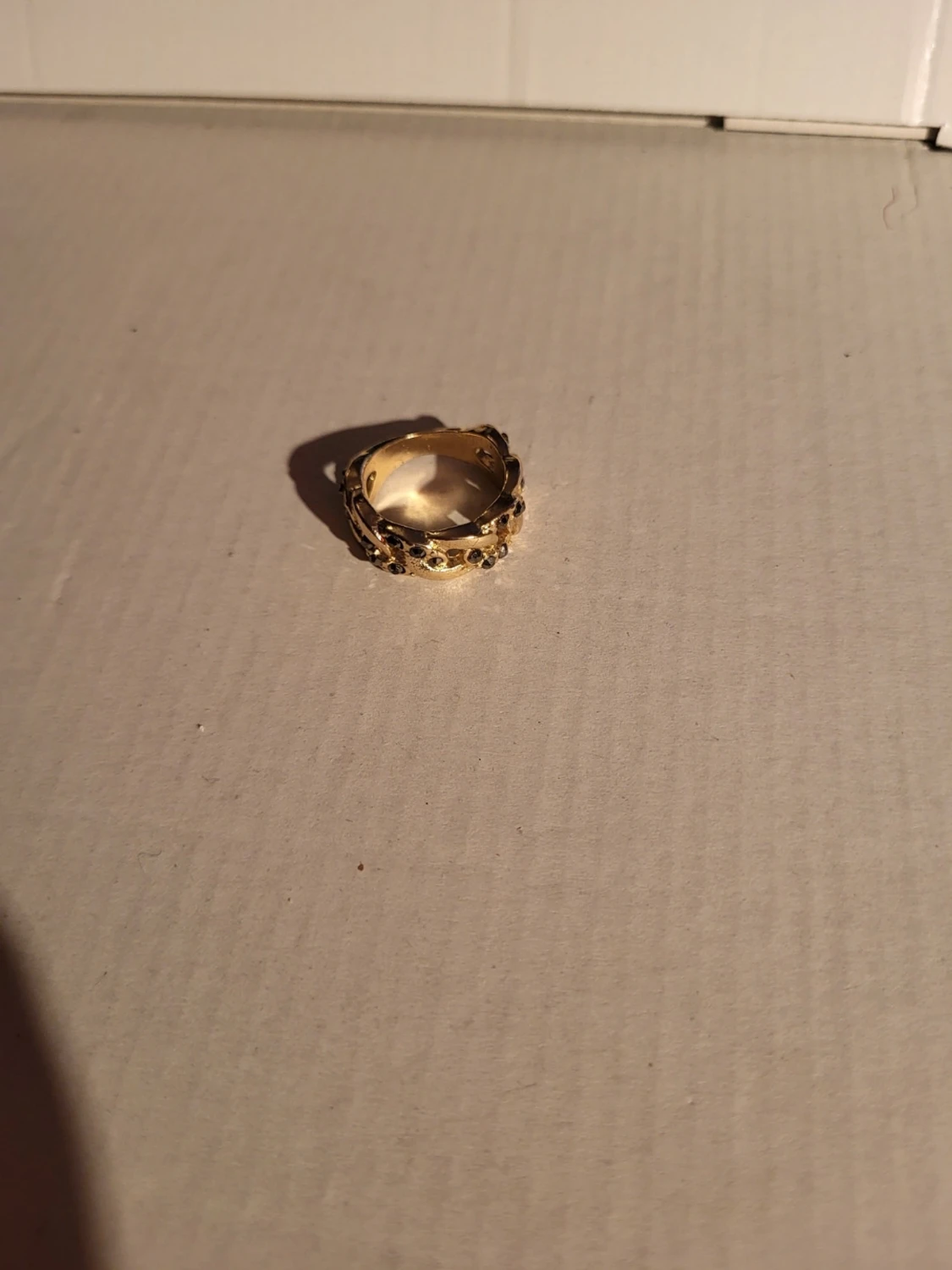 Gold coloured ring - 3