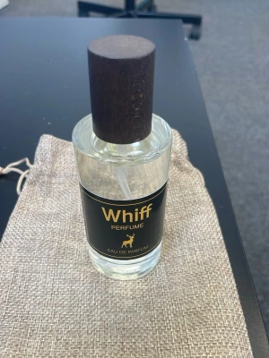Whiff blandning av parfymen Saint Laurent  - Whiff blandning av parfymen YSL Saint Laurent, egen blandning med 30% olja. 50 ml flaska men räcker länge. 