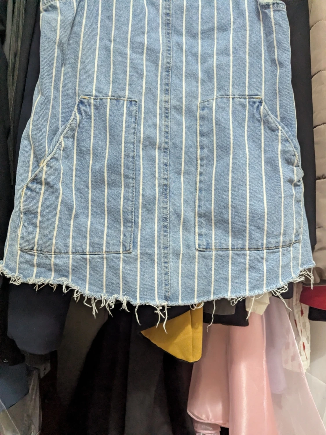 Randig jeans klänning med hängslen - 1