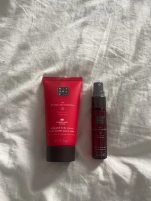 Rituals Ayurveda body cream & mist - Säljer ett sätt med body cream och body & hair mist från the rituals! Ayurveda kollektionen! Aldrig använt o säljer just därför. Det är 20ml i misten och 70ml i krämen. 