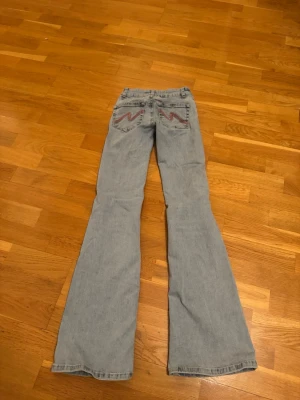 Nelly jeans - Low waisted bootcut jeans with unique design on back pockets. Size xxs/xs and original price is 74$.  Don’t hesitate to ask me any questions regarding the item. I an open to price negotiations!