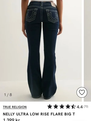 True Religion jeans ultra low - Säljer dessa skit snygga true religion jeans som används 2 gånger för jag passar inte i så låga jeans och jag tycker dem är för låga köppta för 1400kr stl 25 nya utan lapp det är bara att fråga om bilder 