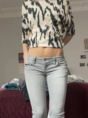 Ltb Valerie jeans grå - Superfina LTB Valerie jeans i grå och i storleken 25/32🩷