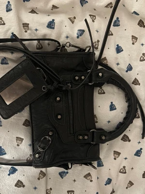 Väska - Använt 2 gånger, som ny. Kom privat för fler bilder. Kan tänka mig gå ner i pris.