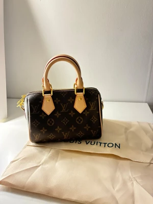  Speedy Nano - Perfekt Nano speedy väska inför sommaren hör av er för mer info💕