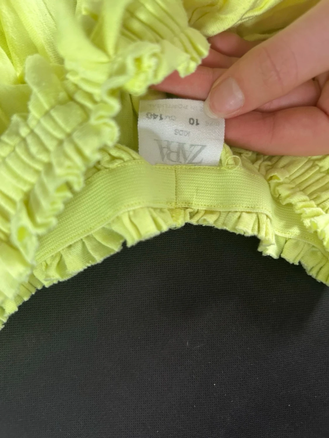 Ljusgula flowy shorts från Zara - 1