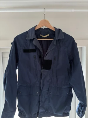 Mörkblå overshirt från Whyred  - Snygg mörkblå overshirt från Whyred, storlek S och väldigt bra skick, hör av dig! ➡️📩✅