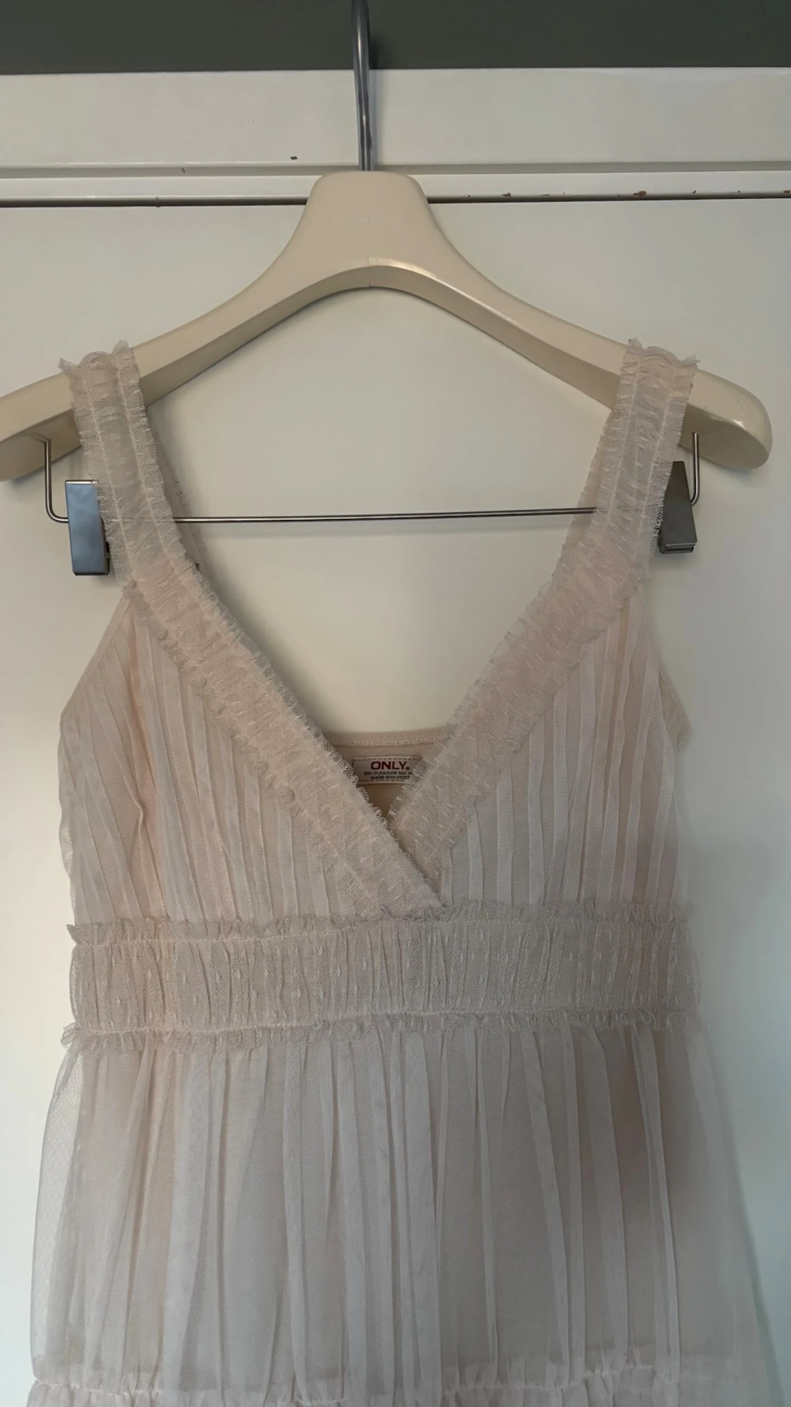 Ljus volangklänning - studentklänning  - 2