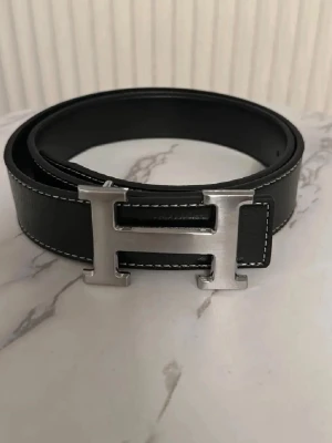 H bälte silver logga - H bälte