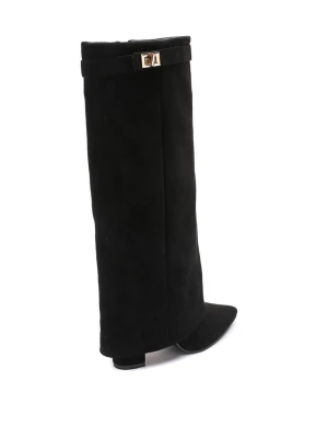 Lululia boots med klack  - Dessa skit snygga bootsen från lululia i storlek 37 endast använda en gång på nyår och har inga defekter, samma låda tillkommer som det kom i!! 