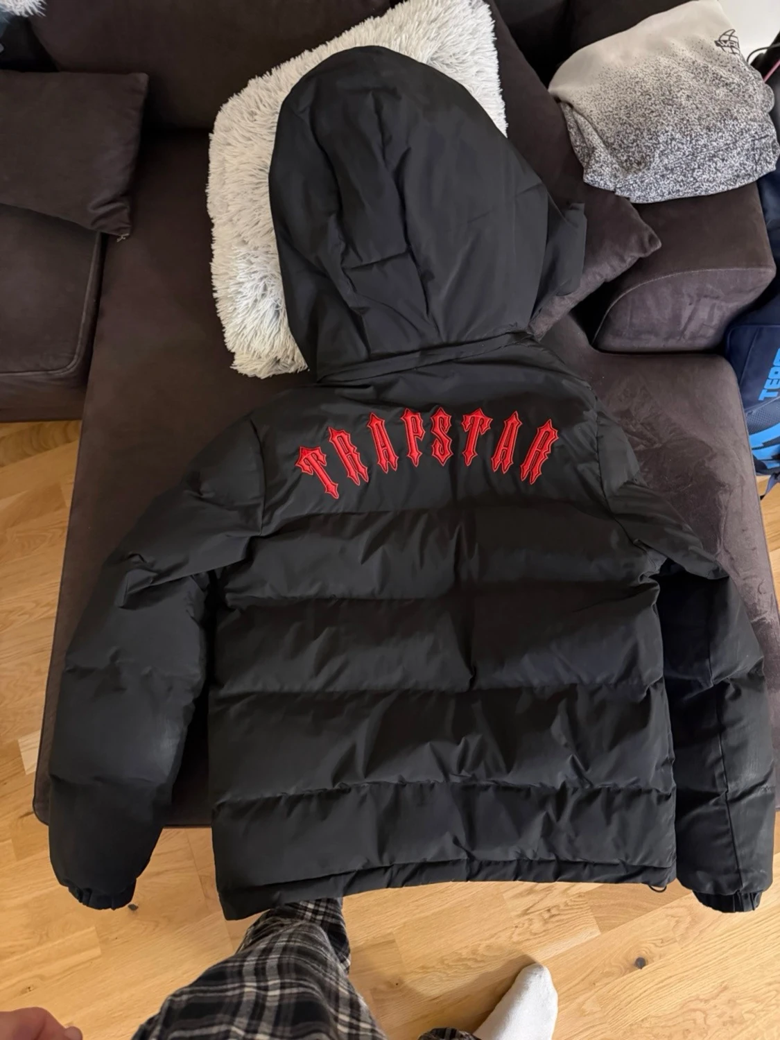 Trapstar svart pufferjacka med huva