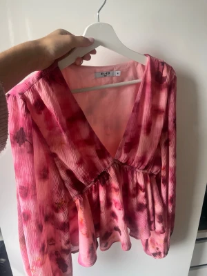 Rosa blus  - Rosa blus från nakd 💕Inga tecken på användning 