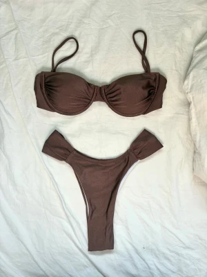 Bikini - Säljer denna helt oanvända bikinin då den tyvärr är för liten för mig, hör av er vid frågor ☺️