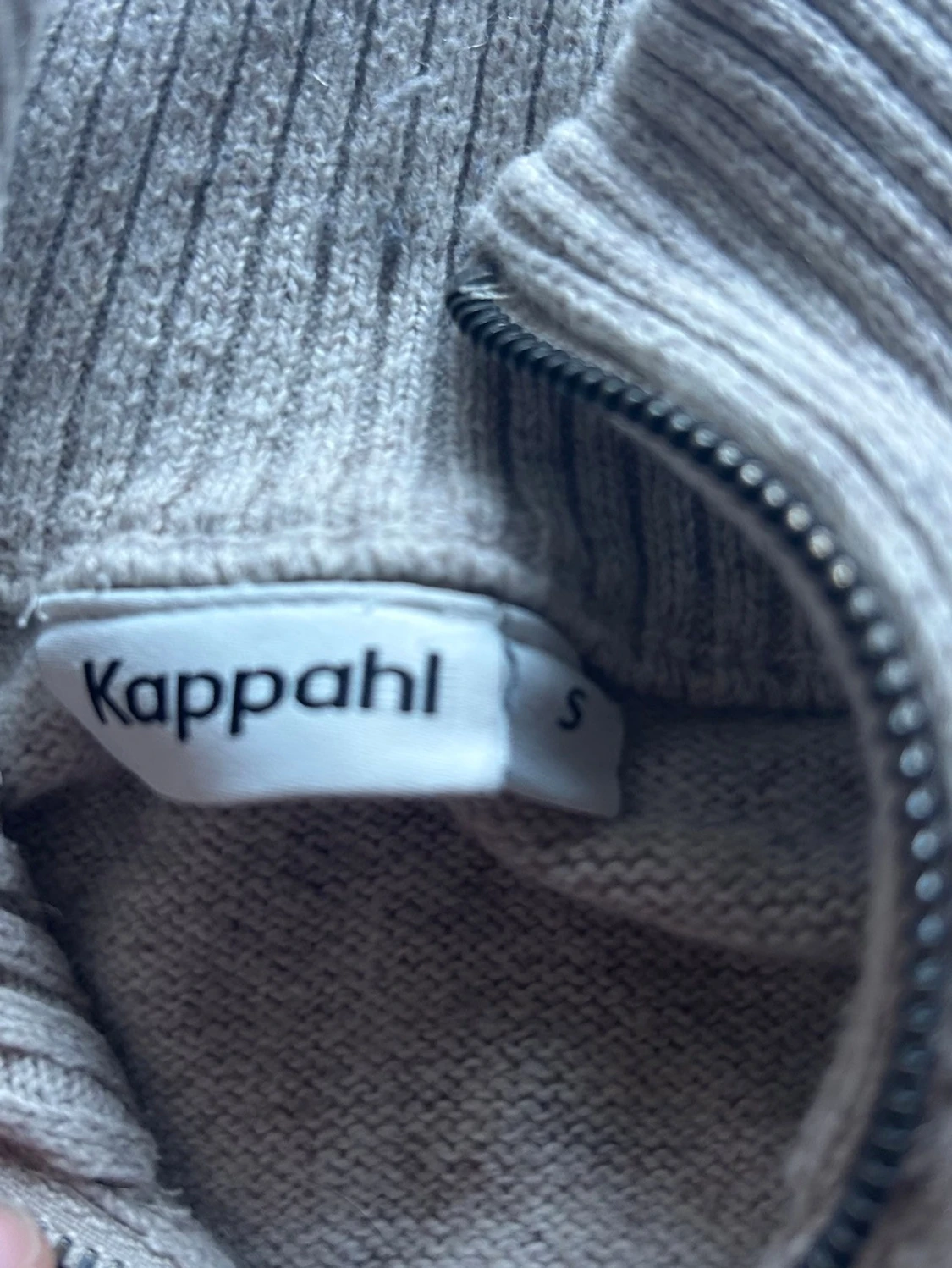 Beige stickad halvzip från Kappahl - 1
