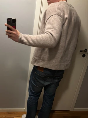 Biege kofta från Dobber - Riktig snygg och skön kofta/overshirt. Perfekt till vår och sommar. Riktigt bra kvalité sparsamt använd. Skriv gärna om du har funderingar🤍