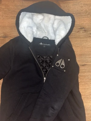 Moose knuckles hoodie - Storlek xl barn men passar som xs, använd 15 gånger ungefär 