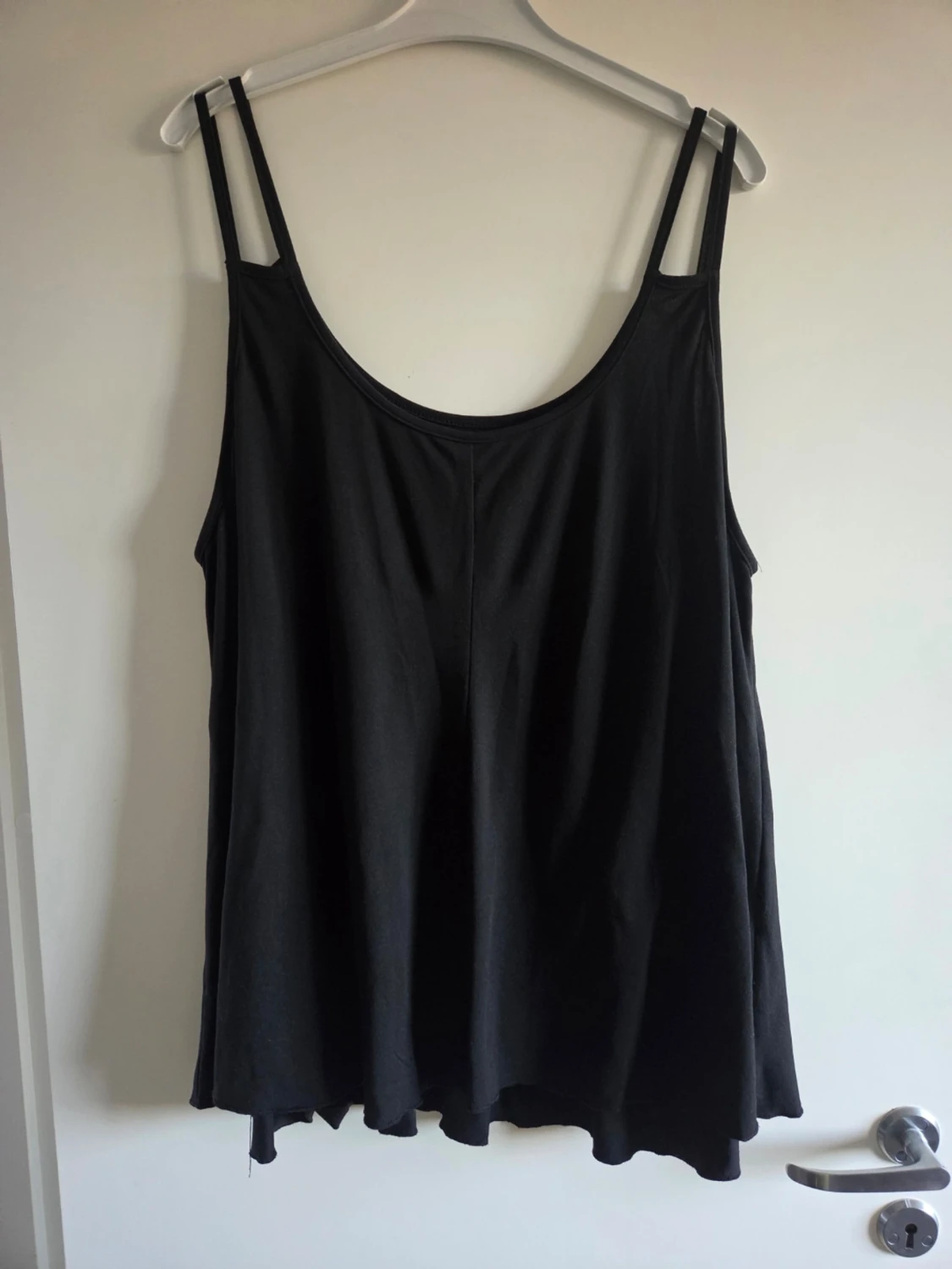 Svart lös linnetopp med smala band, stl XXL - 1
