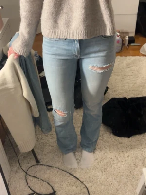 Replay jeans  - Replay jeans i storlek 25, 68 cm i midjan o 77 cm på längden, passar bra på mig som är 163 och brukar ha xs💗