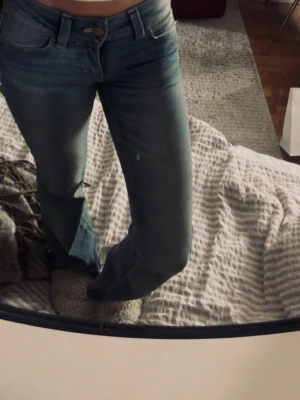 Jeans weekday  - Snygga jeans från weekday, använda en gång och är i helt nyskick💐 25/32