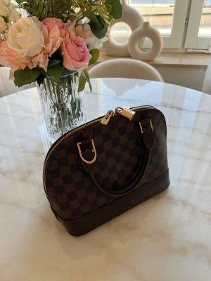 Brun väska - Jätte fin populär väska, i fint använt skick!🩷🌸