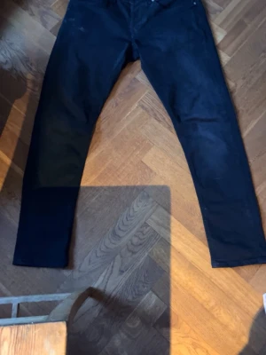 Dondup jeans - Säljer nu dessa Dondup jeans i kanonskick. Storlek 32