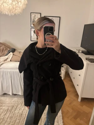 Svart kappa - Super gullig storlek 34/36