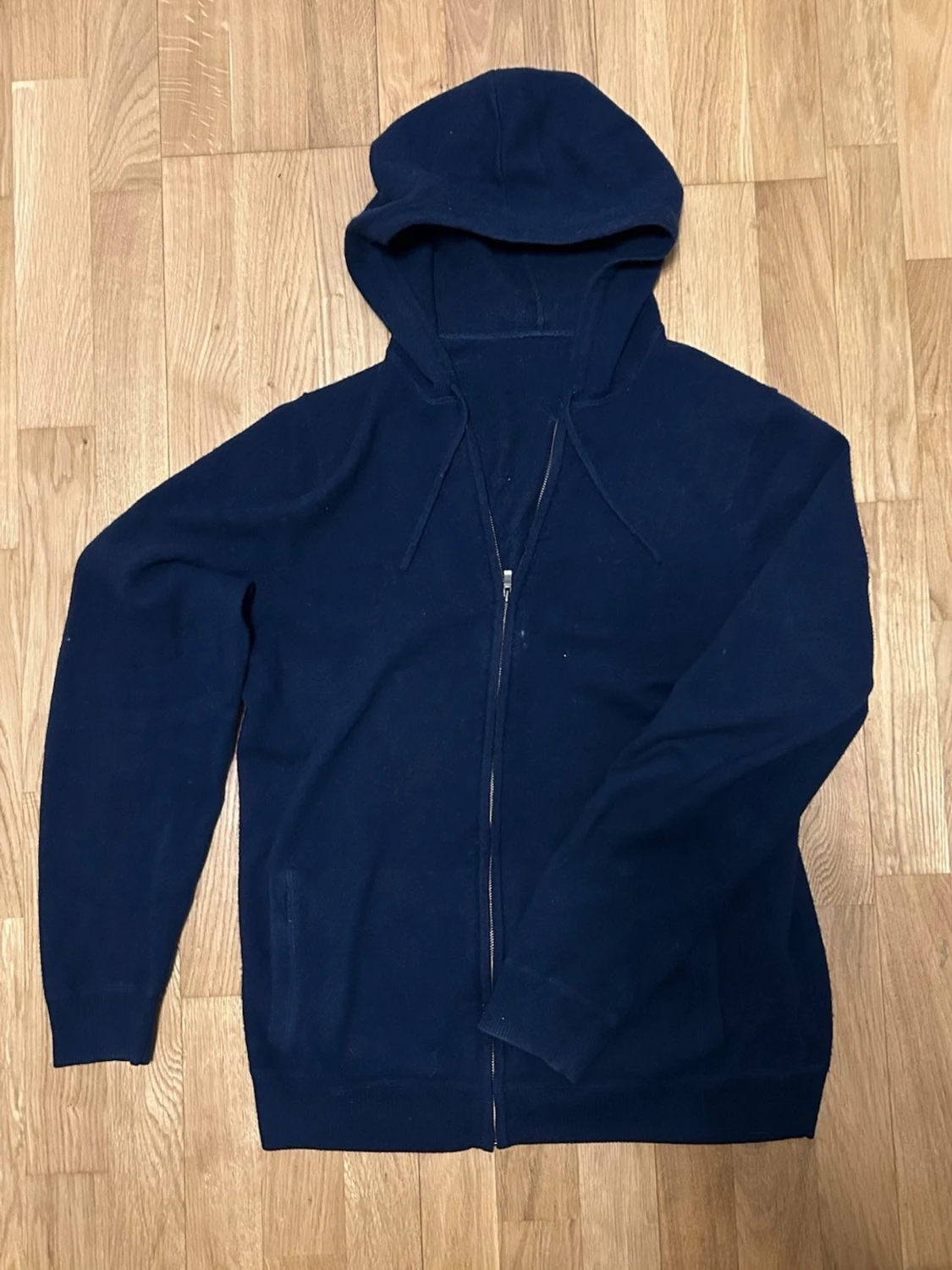 Mörkblå cashmire hoodie