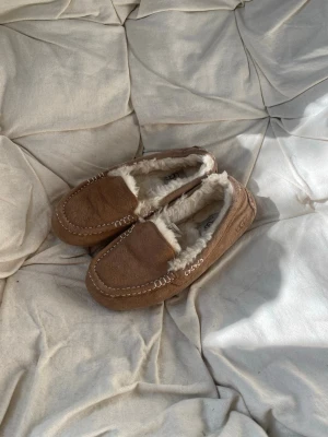 Ugg loafers - Ugg loafers Ansley. Använt skick men har mycket kvar att ge