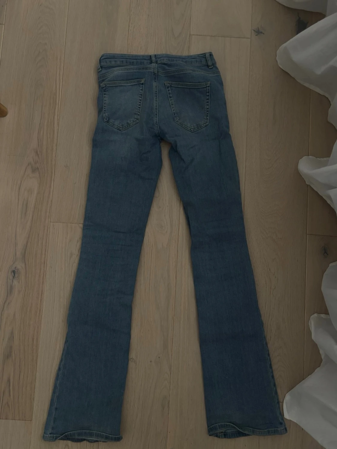 Blå bootcut jeans - 1