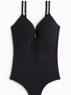 Trendiga Hm body - Den tredubbla hm bodyn knappt använd i storlek M.