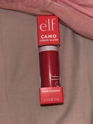 e.l.f. Camo Liquid Blush  - e.l.f. Camo Liquid Blush i färgen Pinky Promise.         Helt oanvänd, köpte fel färg