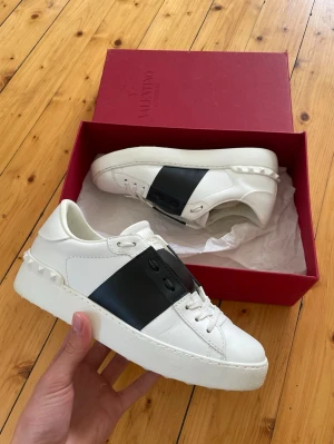 Valentino skor (nya) - Typ helt nya valentino skor. Size 37, nypris 6500+