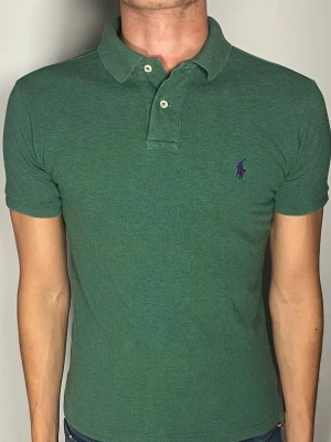 Ralph Lauren pike - Säljer en riktigt snygg och trendig Ralph Lauren piké i fint skick, storlek S, vid frågor är det bara att skriva //Gramenti