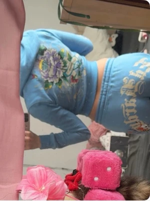 ed hardy tracksuit - helt ny og ubrukt ed hardy tracksuit størrelse small, kun jakka har lappen fortsatt på💕