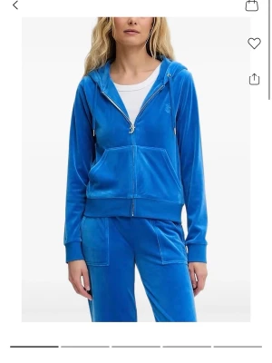 Blå juicy couture  hoodie - Snygg juicy Couture hoodie. Kommer inte till användning, knappt använd 