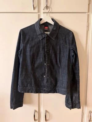 Diesel Jeansjacka Dam L - Mycket fint skick näst intill ny. Storlek L