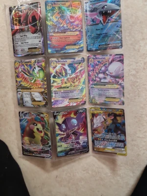 Samling Pokémonkort EX och GX - Hitade några pokemon kort i gaderoben från jag var liten som ja sökte upp och dom va värda en del