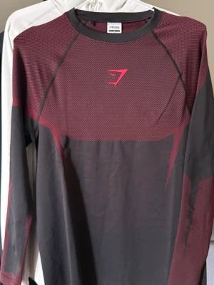 ONYX V5 Long Sleeve Röd - Onyx V5 Long sleeve röd som är oanvänd och är i storlek L. Säljer billigt då den aldrig kom till användning. 
