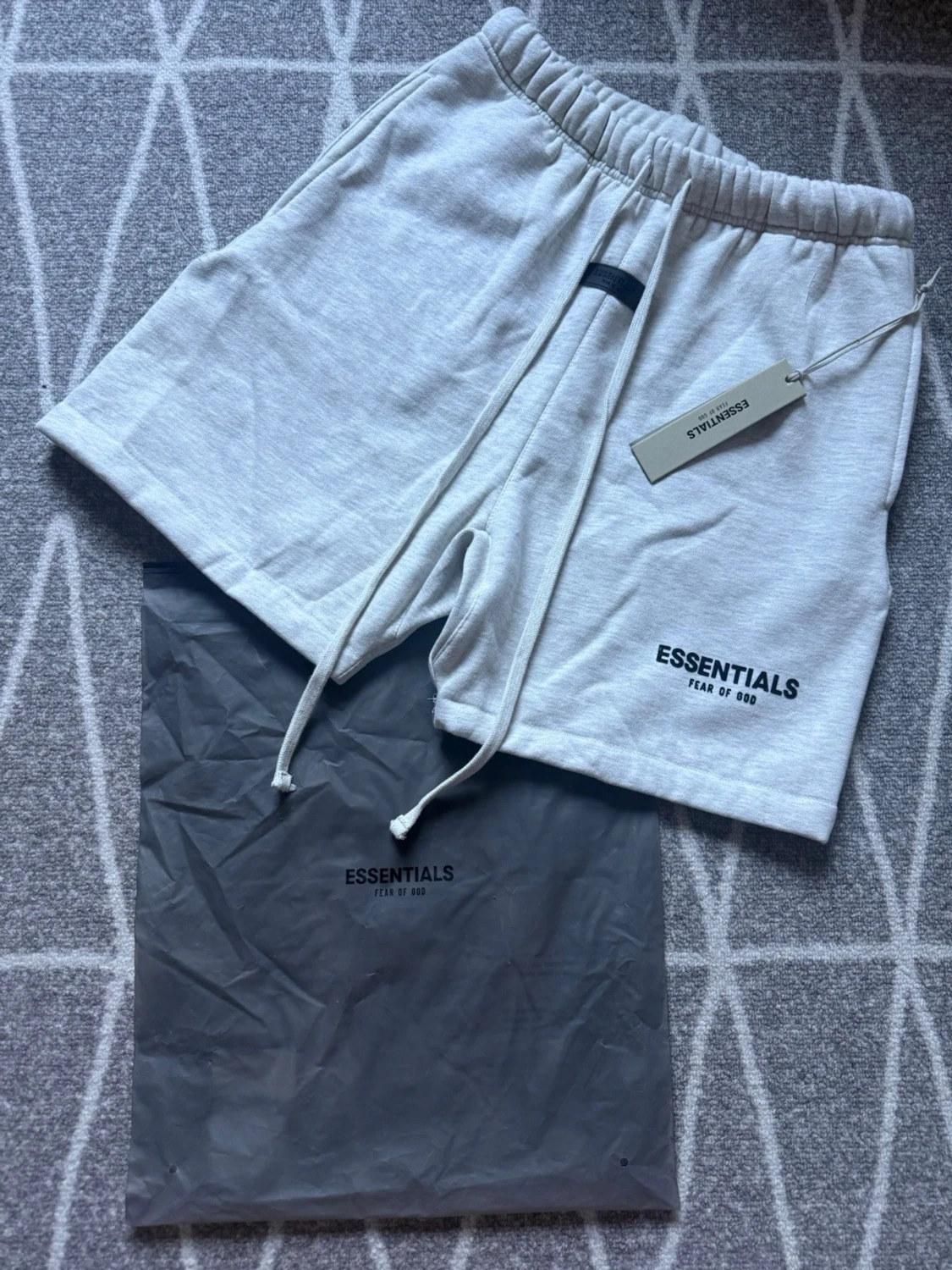 Grå shorts Essentials