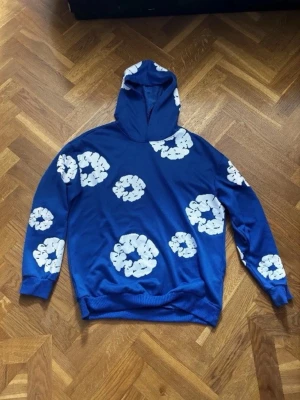 Denum tears hoodie - Lapparna inuti saknas. Pris kan sänkas vid snabb affär eller vid köp sv fler