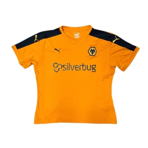 Puma Wolverhampton Wanderers 2015/2016 Home Football Jersey - Hemmatröja för Wolverhampton fotboll i storlek XL. Använd men i gott skick.