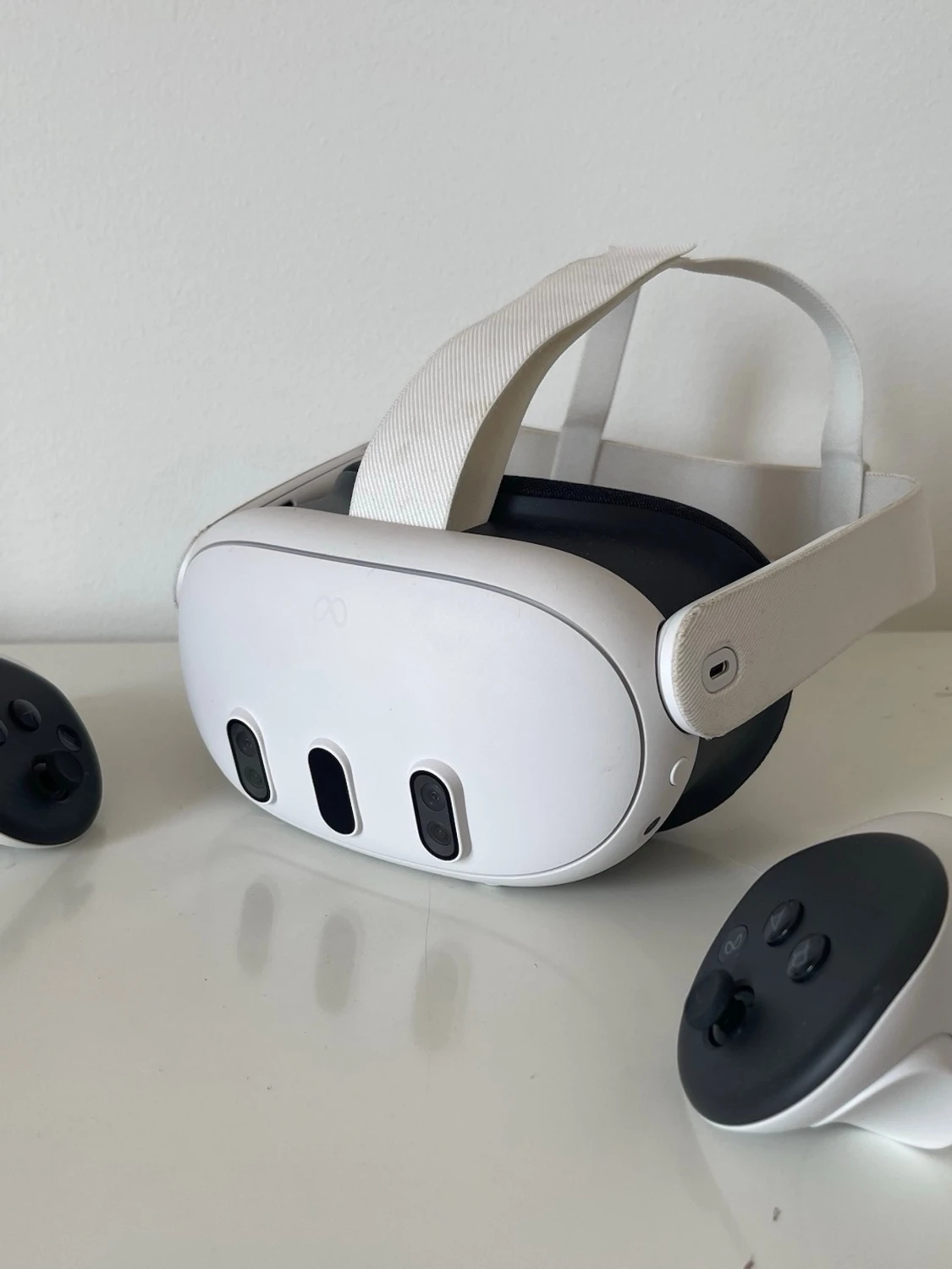 Meta Quest 3 VR-headset med kontroller