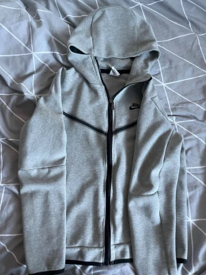 Nike tech grå - Grå nike tech