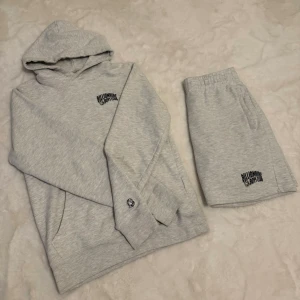 Billionaire Boys Club Set - Hej! Säljer mitt Billionaire Boys Club Set både hoodien och shortsen i storlek XS, mycket bra skick 8/10. Hör av er vid frågor eller vid intresse!😁