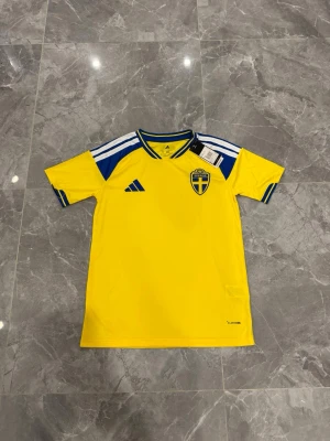 Sverige fotbollströja 2026  - Storlek S helt ny 😊