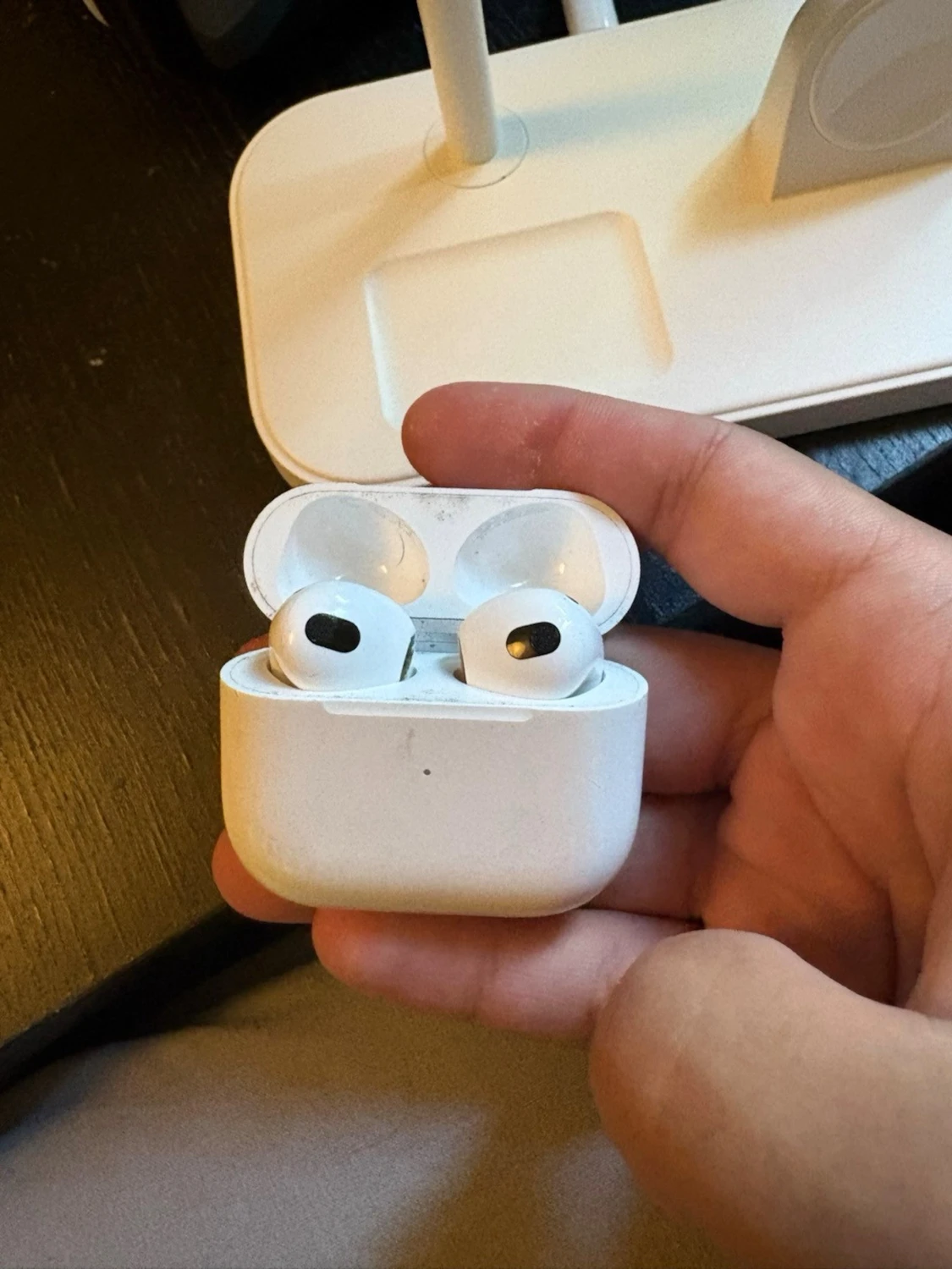 Apple AirPods Pro med laddningsetui