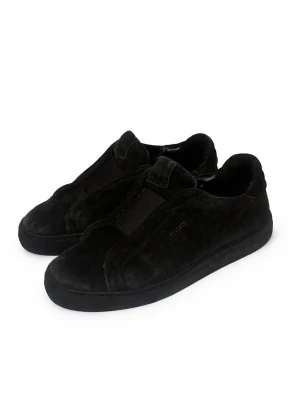 Axel arigatos laceless  - Tja! Säljer nu mina Arigatos Laceless. Skorna är väldigt svåra och få tag i, och nästintill omöjligt och köpa skorna på Arigatos hemsida. Skorna kanske inte är i sitt bästa skicka, men har inga hål eller defekter mer än att mockan e lite sådär, men det går och lösa enkelt med ett mocka sudd. Skriv gärna ifall du har någon fundering eller fråga! ✌️