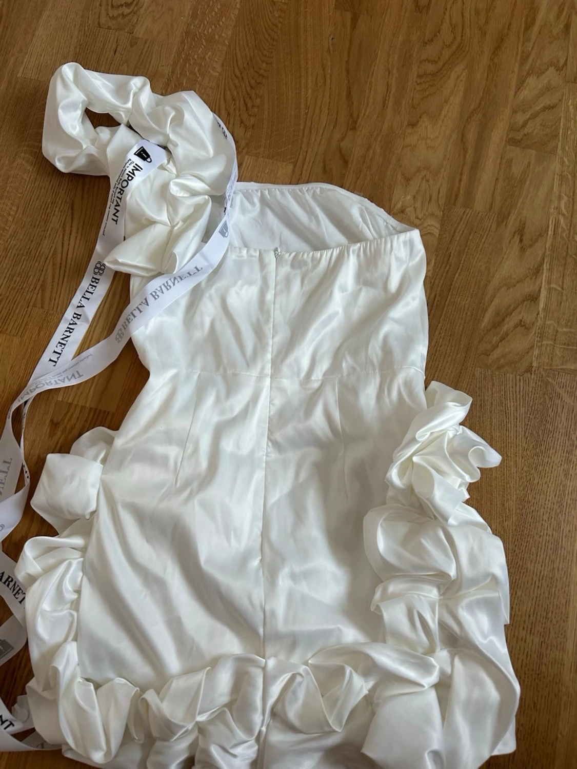 Vit volangklänning student - 1