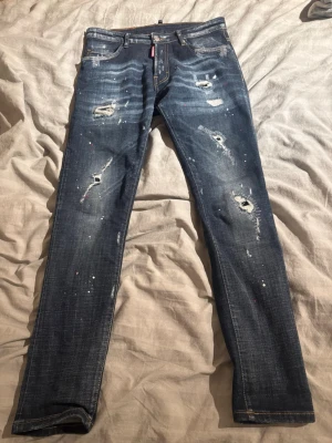 Dsq2 jeans  - Snygga jeans, knappt använda. Storlek: 44 passar mig jättebra som är 176 